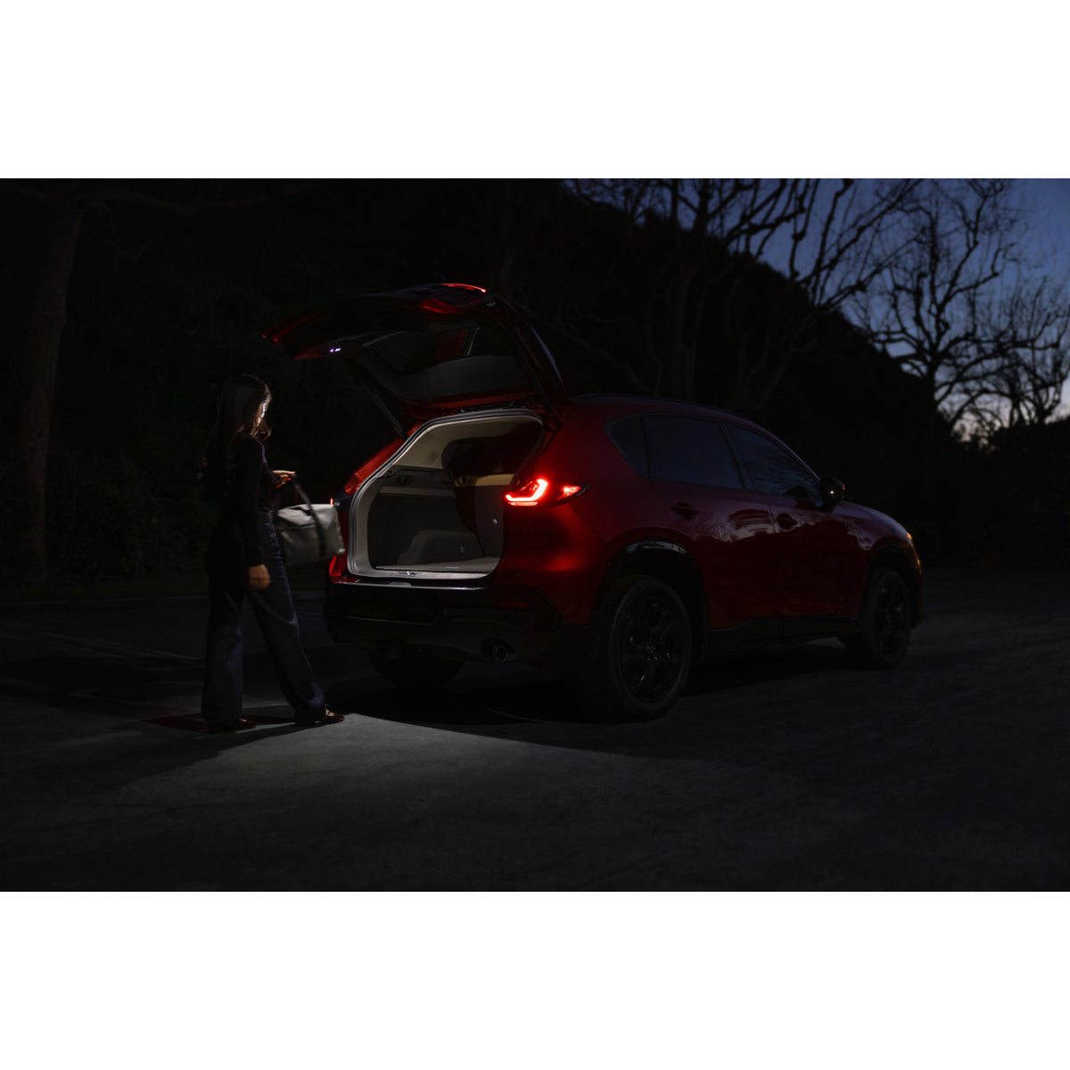 Luz de cortesía en el portón trasero | Mazda CX-5 (2026)